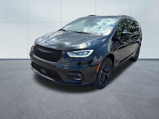 Certified 2023 Chrysler Pacifica Touring-L w/ S Appearance Package AWD/4WD image 2