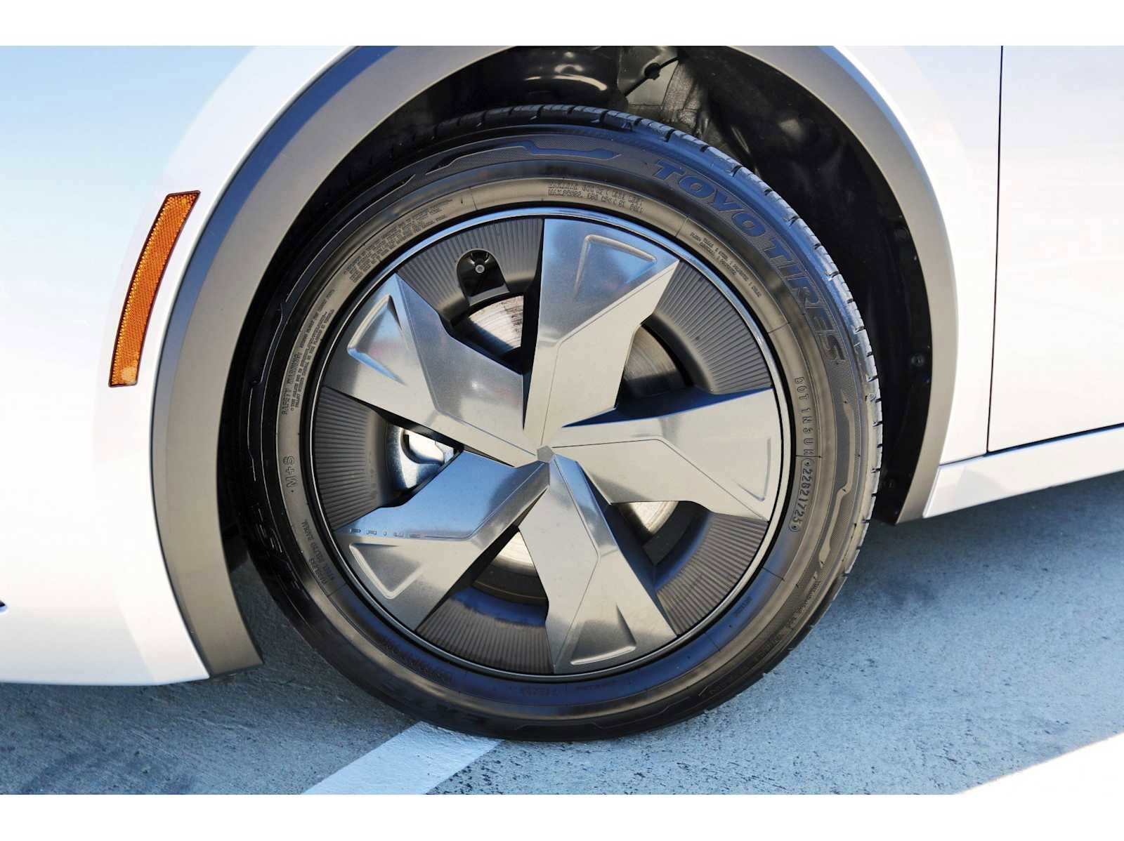 Used 2025 Toyota Prius Plug-In Hybrid image 29