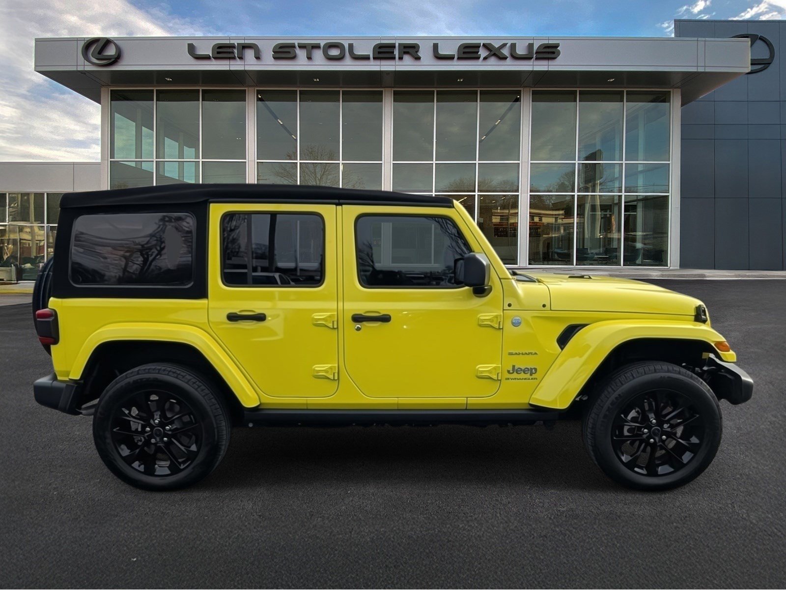 Used 2024 Jeep Wrangler Sahara video 2