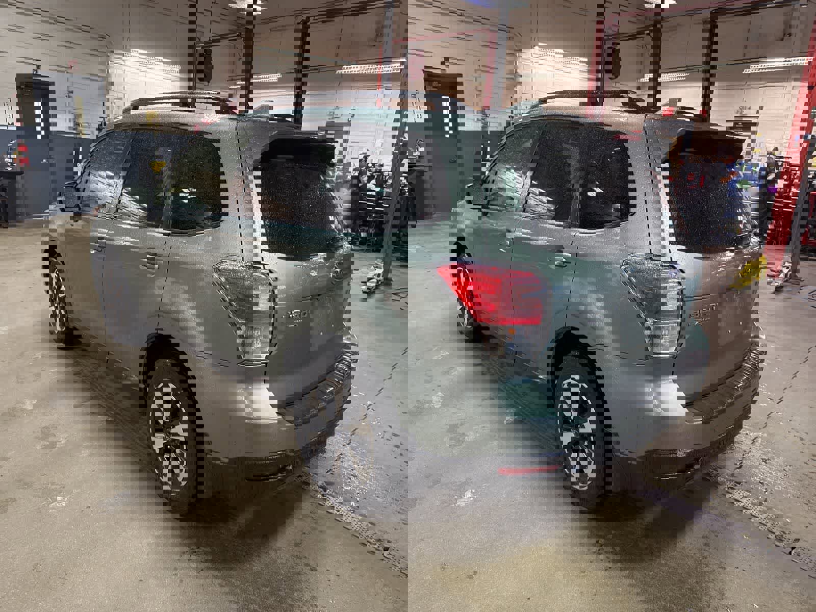 Used 2017 Subaru Forester 2.5i Premium image 2