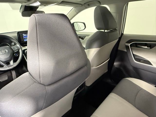Used 2022 Toyota RAV4 XLE image 31
