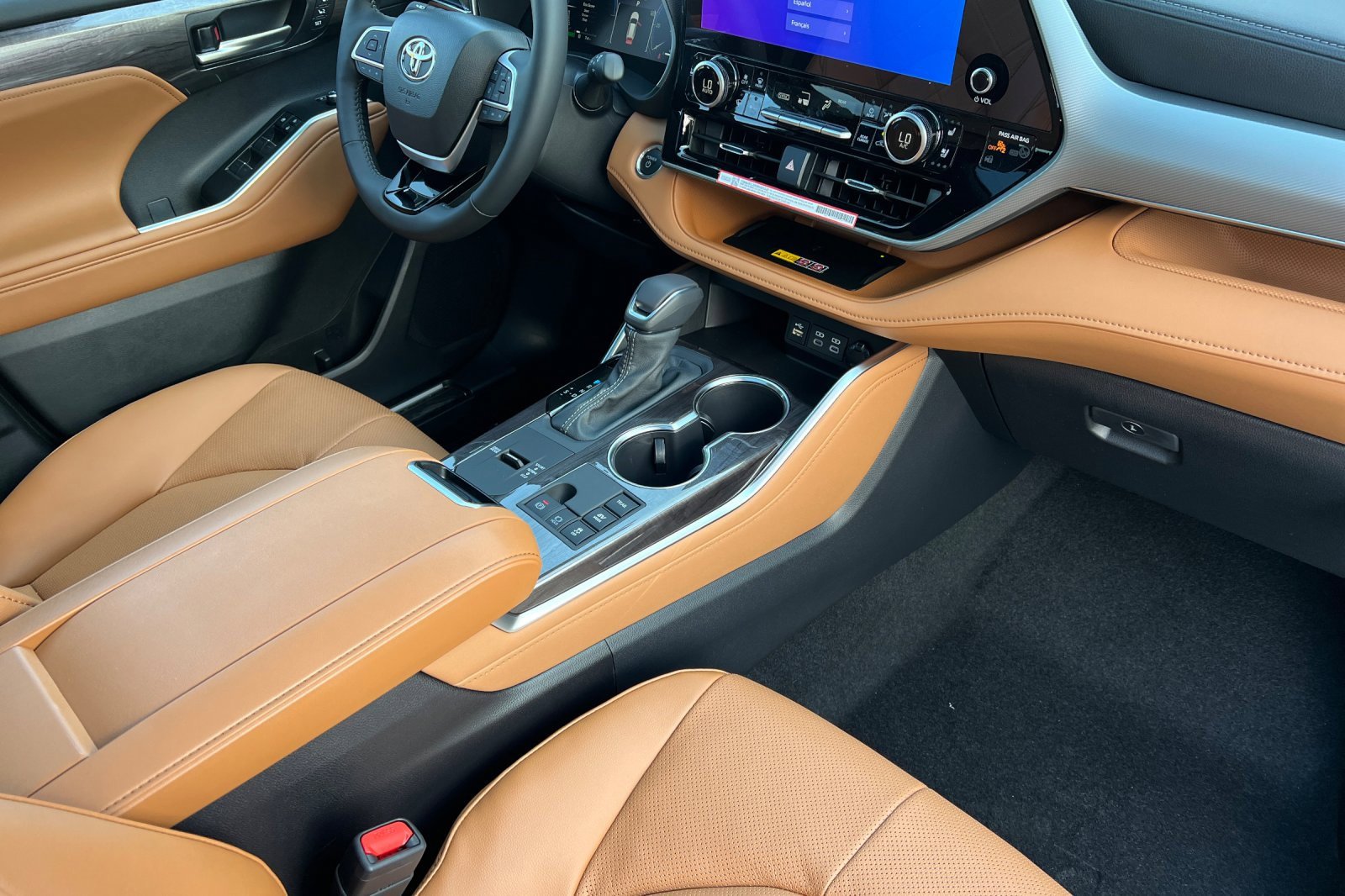 New 2025 Toyota Highlander Platinum image 18