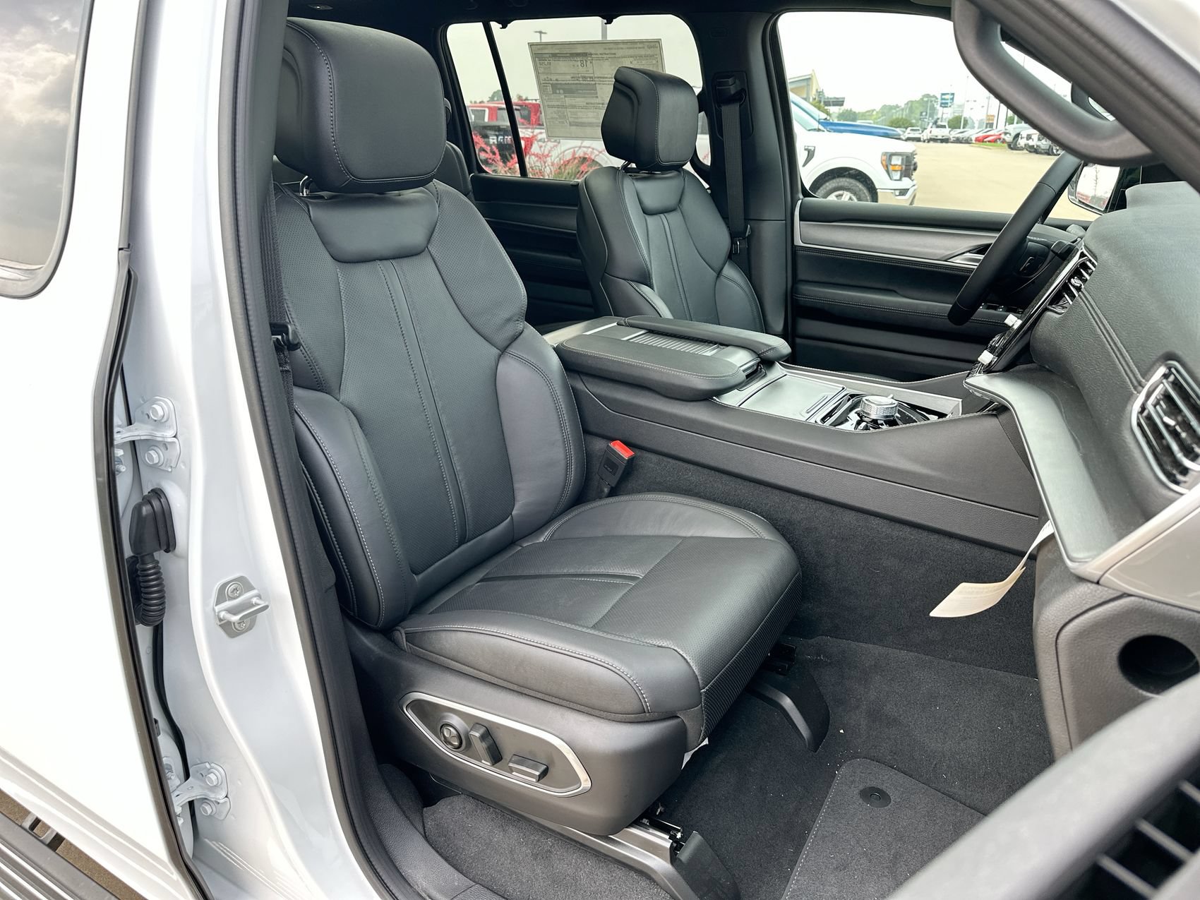 New 2026 Jeep Grand Wagoneer L Limited w/ Premium Group II AWD/4WD image 27