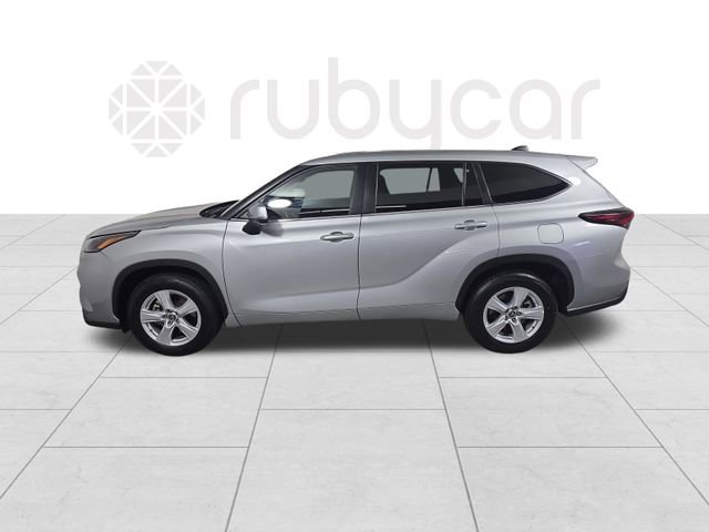 Used 2024 Toyota Highlander LE image 2