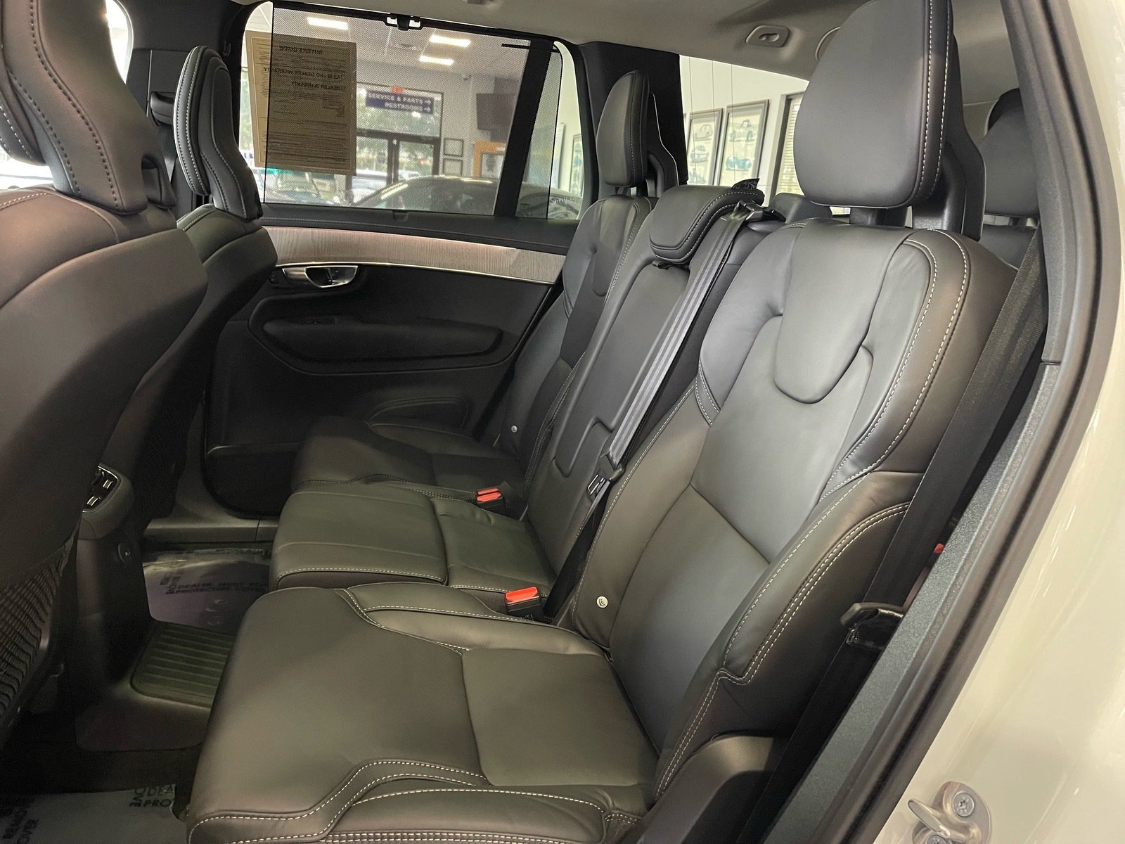 Used 2025 Volvo XC90 T8 Ultra w/ Protection Package Premier AWD/4WD image 33