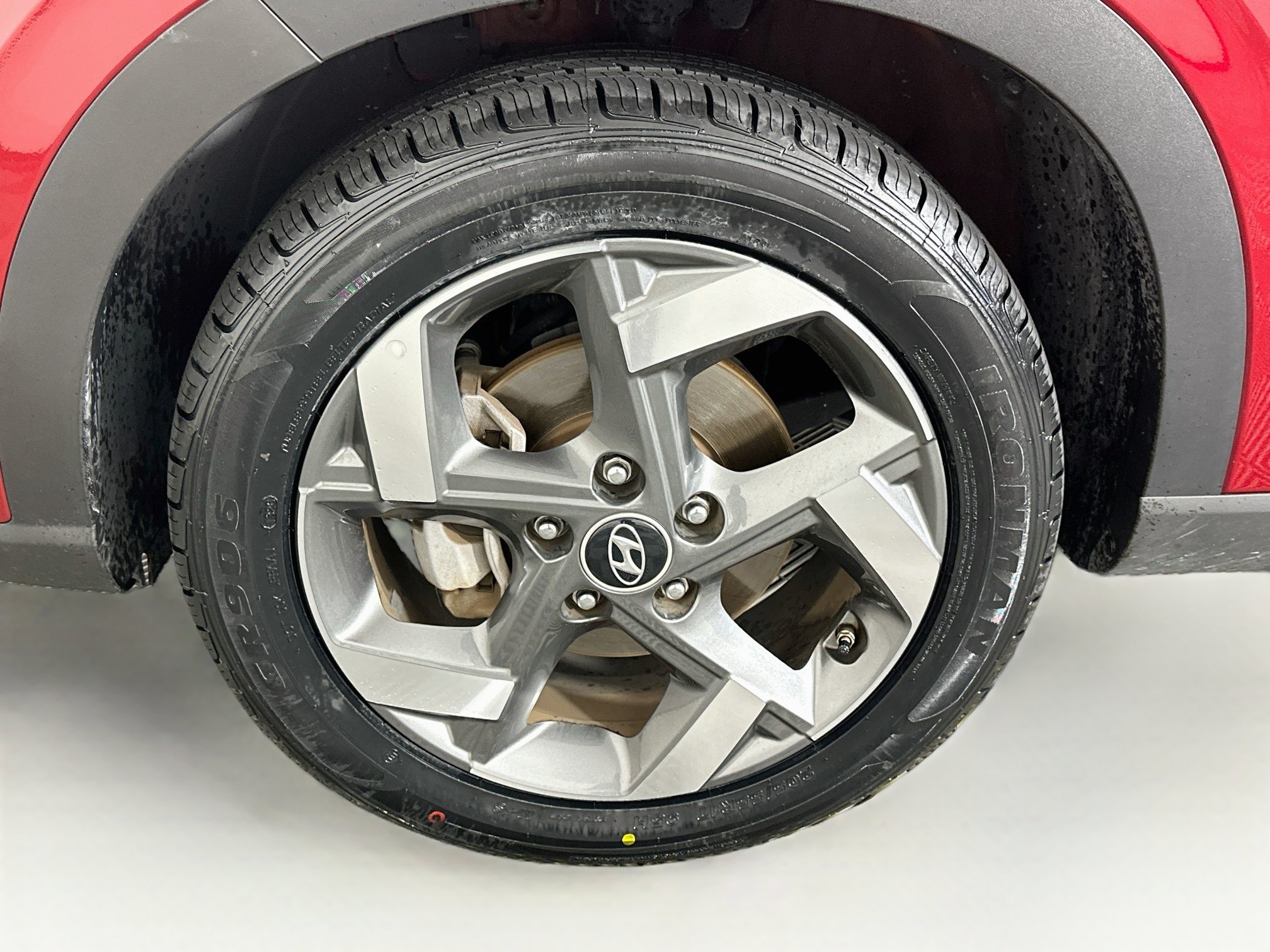 Used 2025 Hyundai Venue SEL FWD image 11