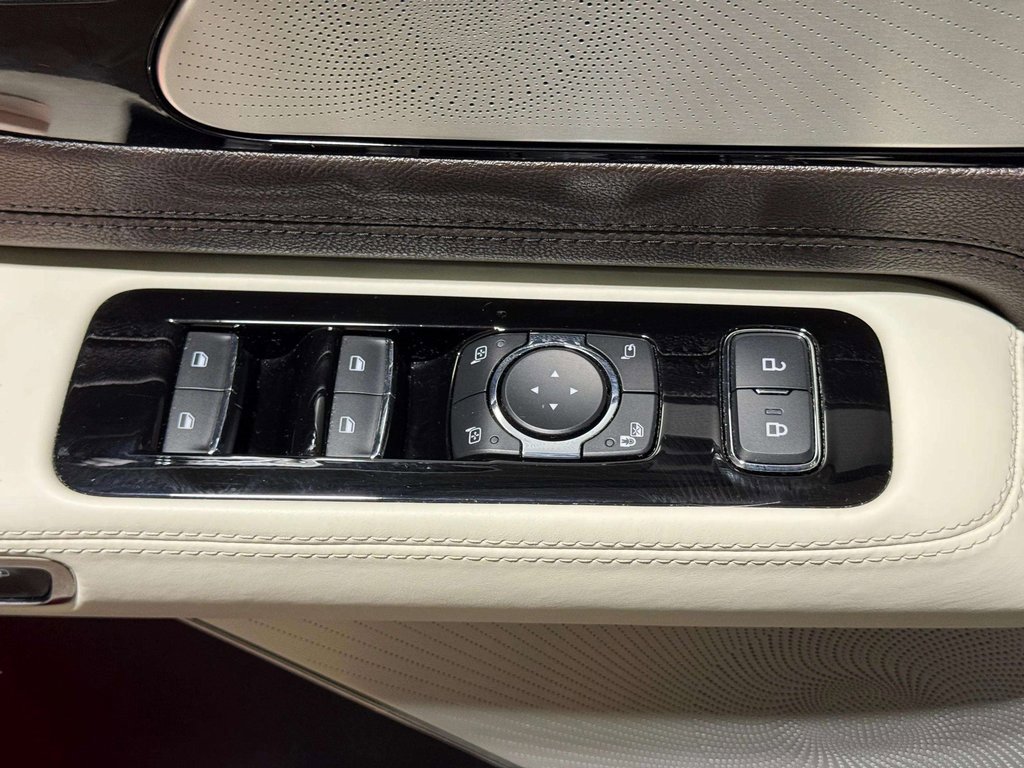 Used 2022 Lincoln Aviator Black Label w/ Class IV Trailer Tow Package image 9