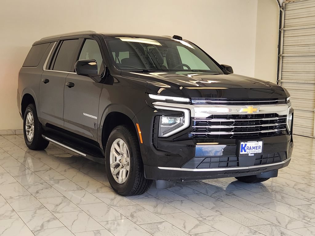 Used 2025 Chevrolet Suburban LT AWD/4WD image 3