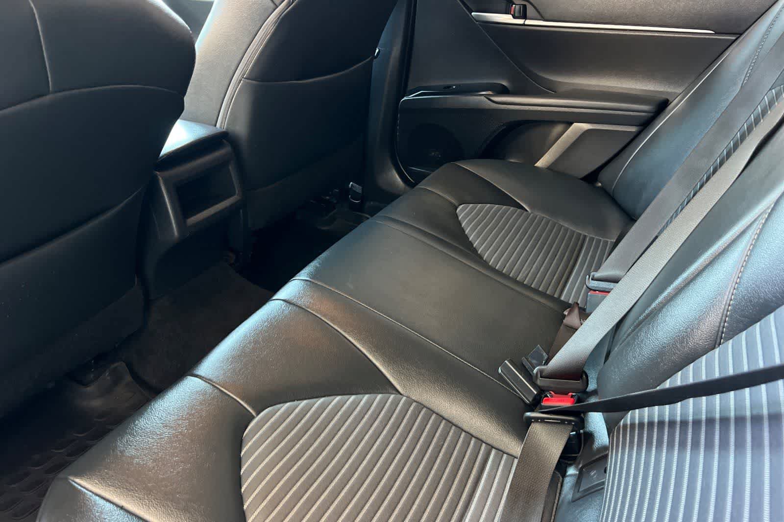 Used 2019 Toyota Camry SE FWD image 5