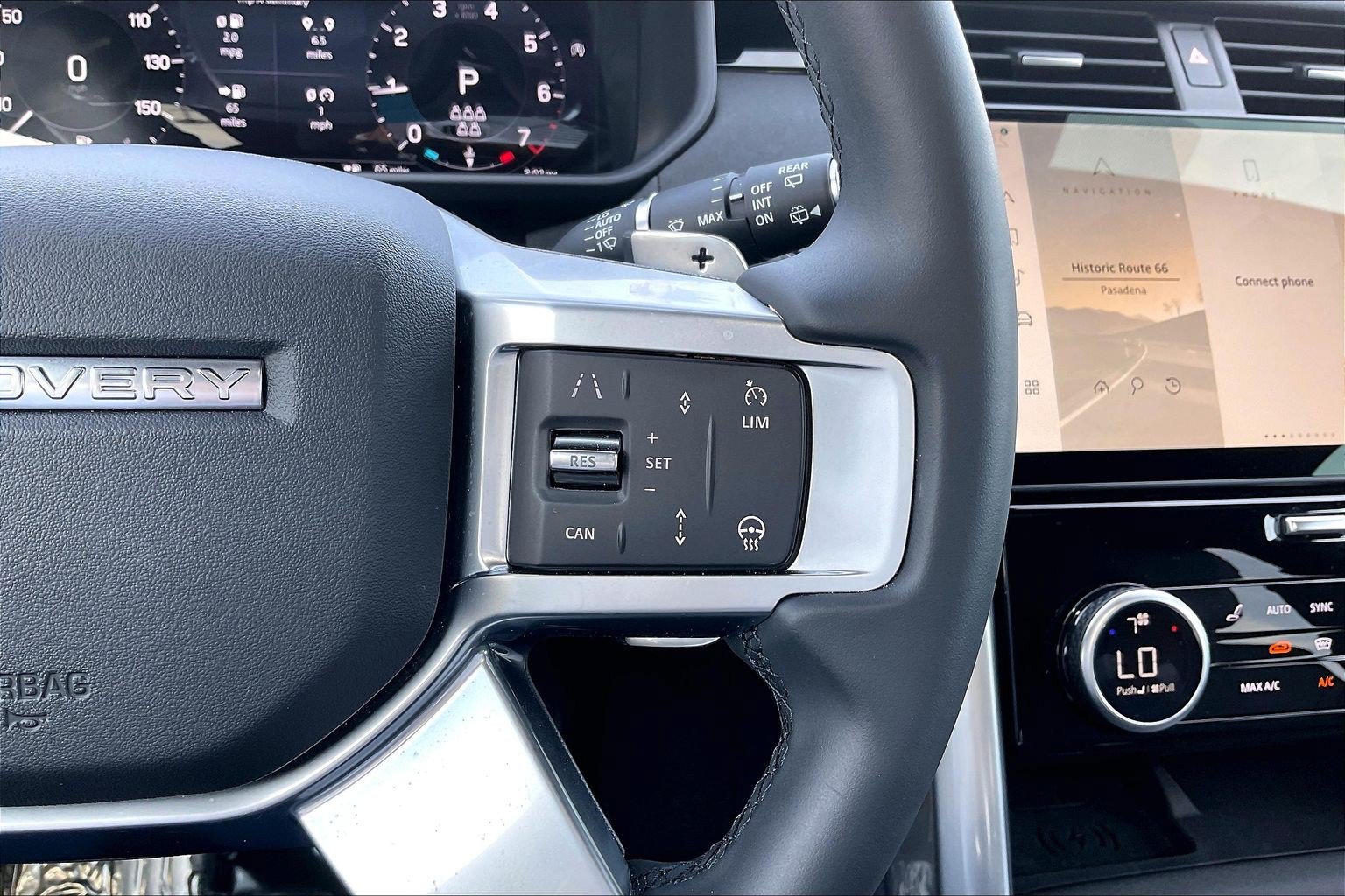 Certified 2025 Land Rover Discovery S AWD/4WD image 23