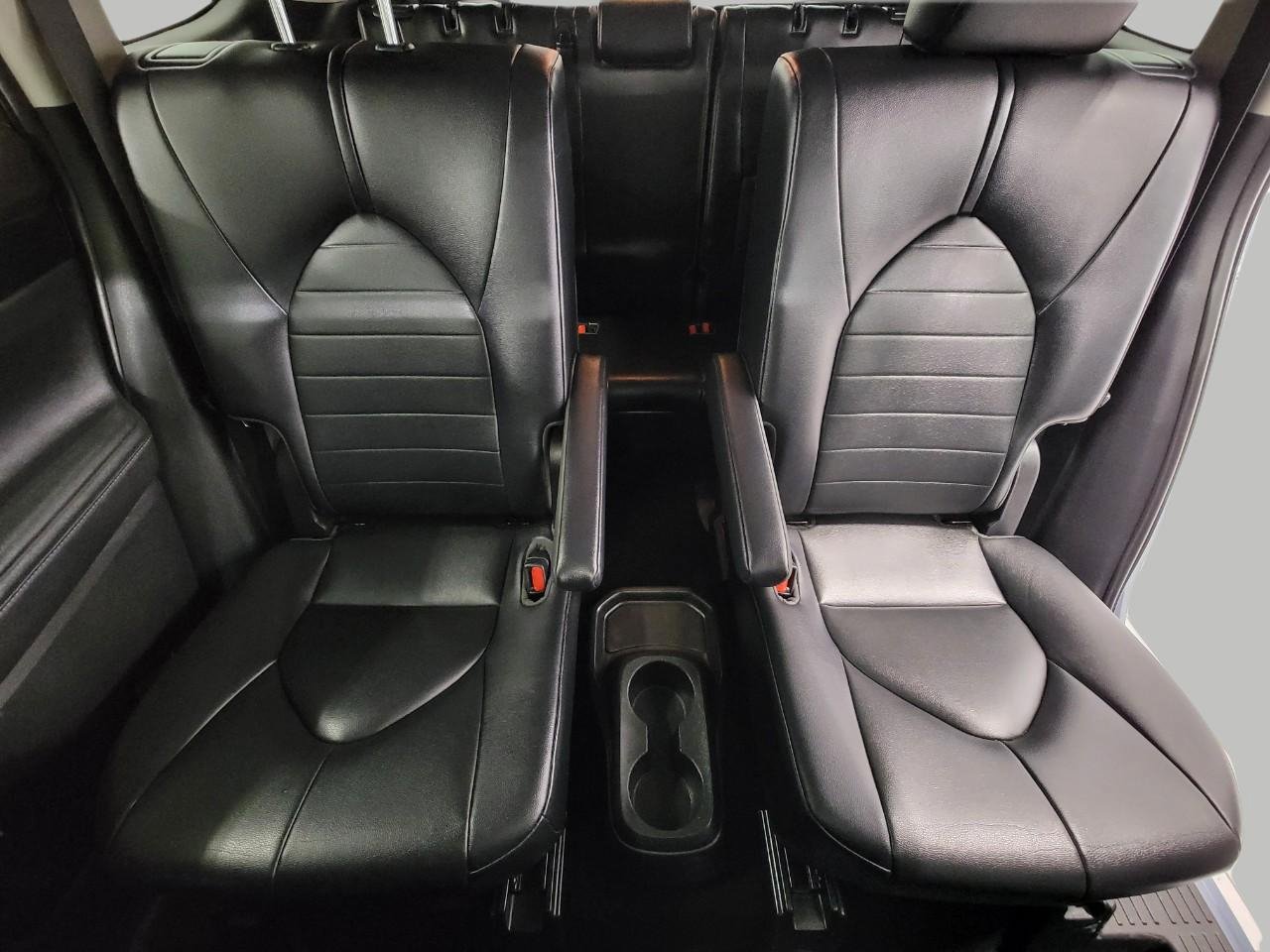 Used 2020 Toyota Highlander XLE image 24