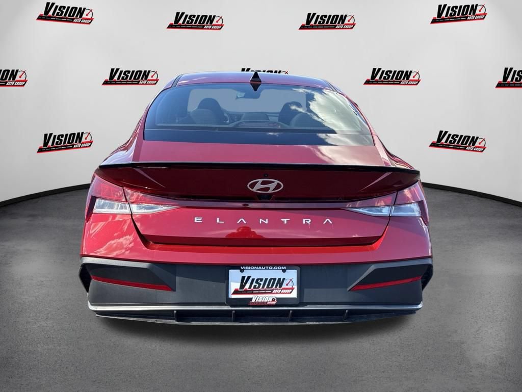 Certified 2025 Hyundai Elantra Sport FWD image 3