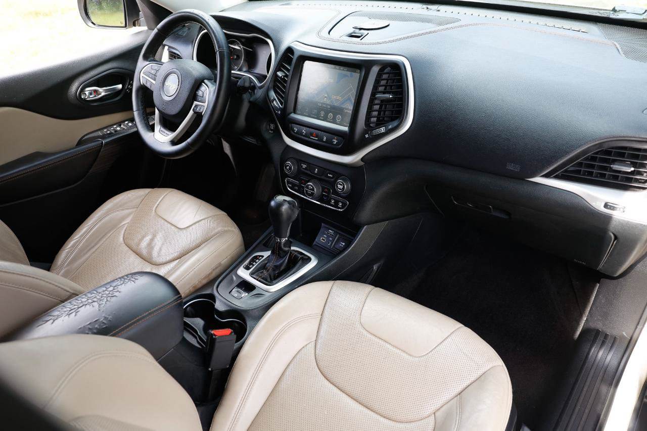 Used 2015 Jeep Cherokee Limited w/ Luxury Group FWD image 16