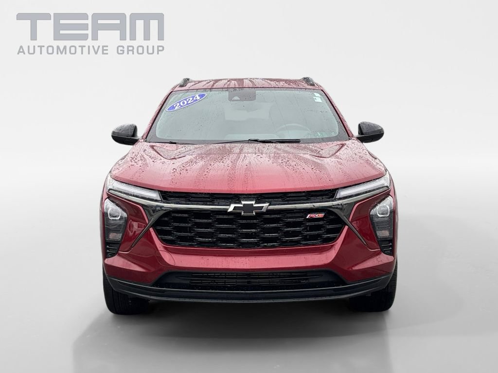 Used 2024 Chevrolet Trax RS w/ Driver Confidence Package FWD image 2