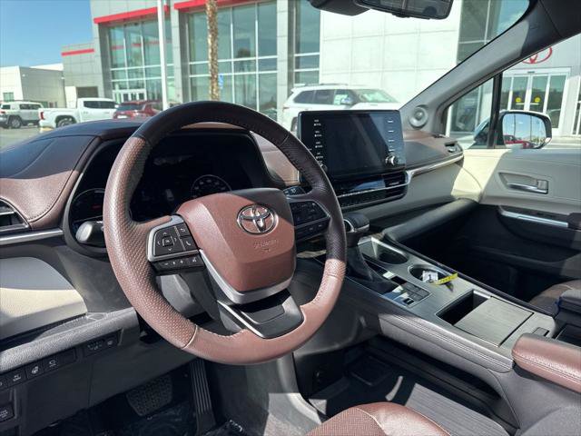 Certified 2023 Toyota Sienna Platinum FWD image 12