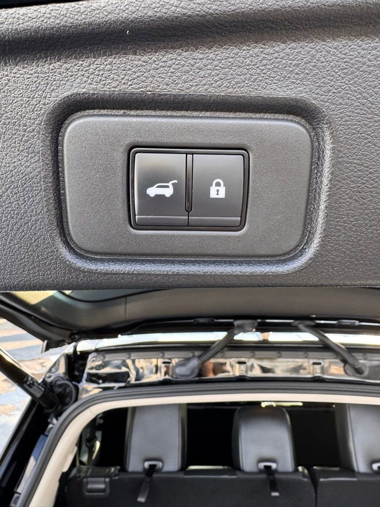 Used 2025 Nissan Pathfinder SL image 17