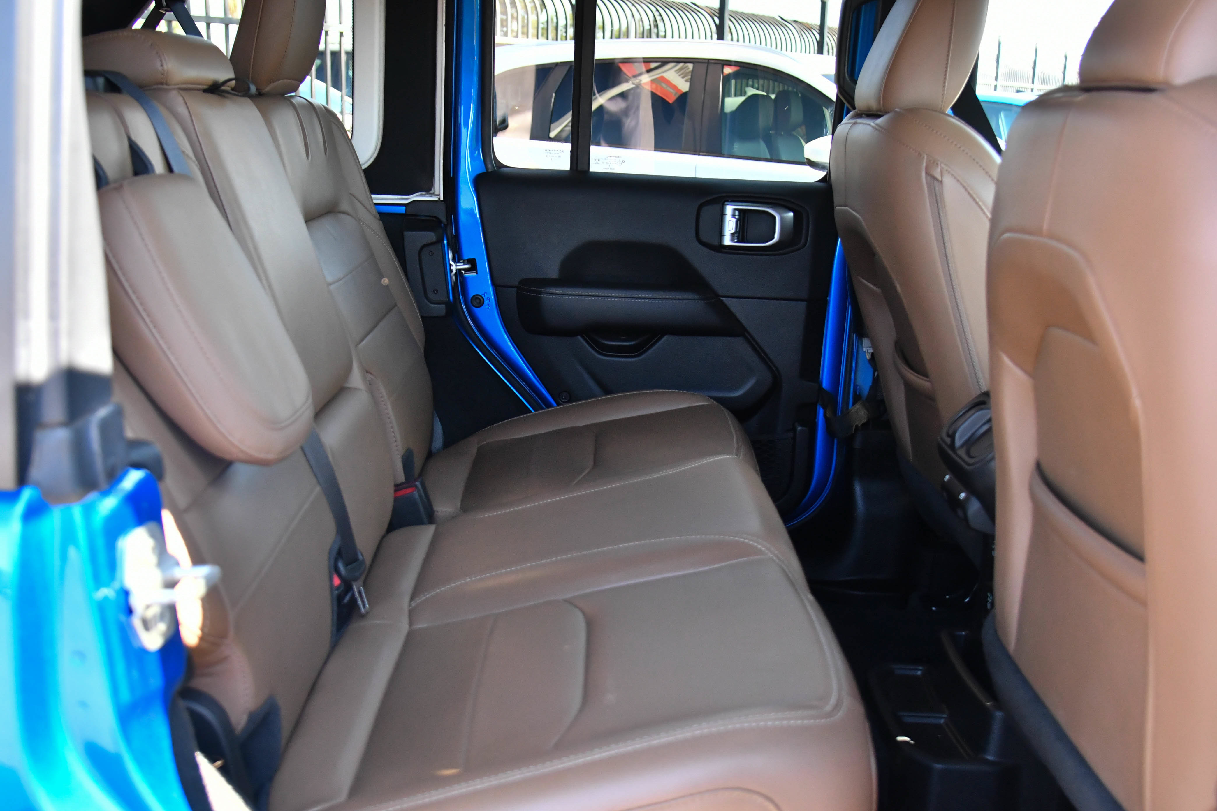 Used 2023 Jeep Wrangler Unlimited Sahara AWD/4WD image 45