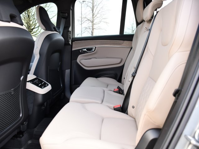 New 2026 Volvo XC90 B6 Plus w/ Protection Package Premier AWD/4WD image 16