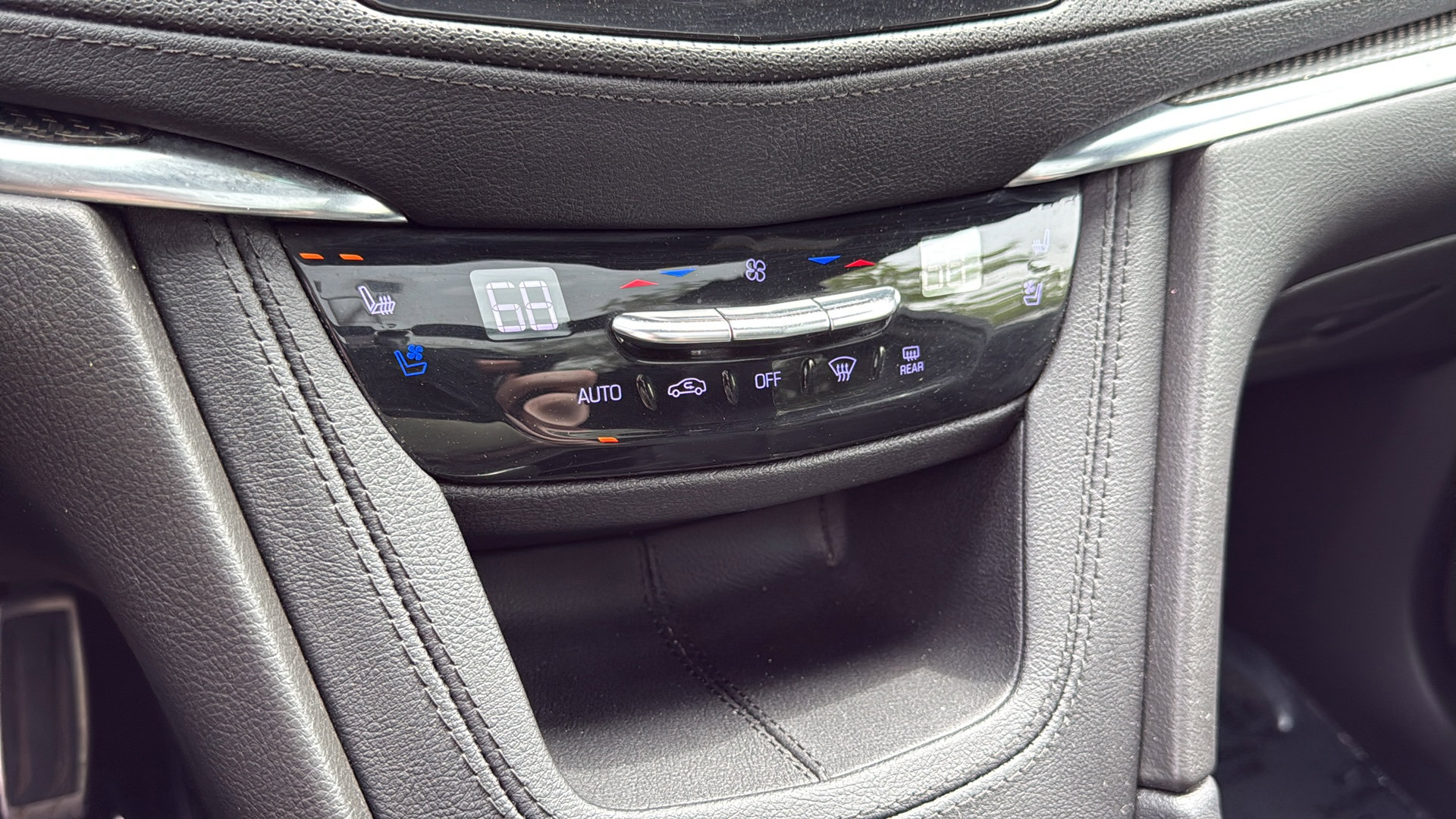 Certified 2022 Cadillac XT5 Sportv w/ Technology Package AWD/4WD image 24