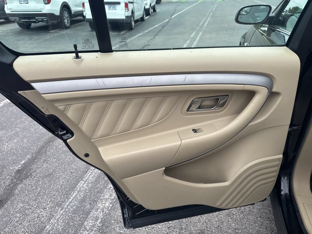 Used 2016 Ford Taurus SEL FWD image 27