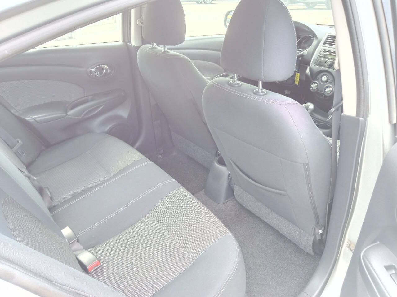 Used 2014 Nissan Versa SV FWD image 10