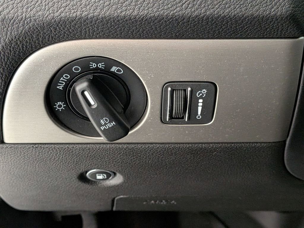 Used 2017 Dodge Durango SXT w/ 3rd Row Seating Group image 12