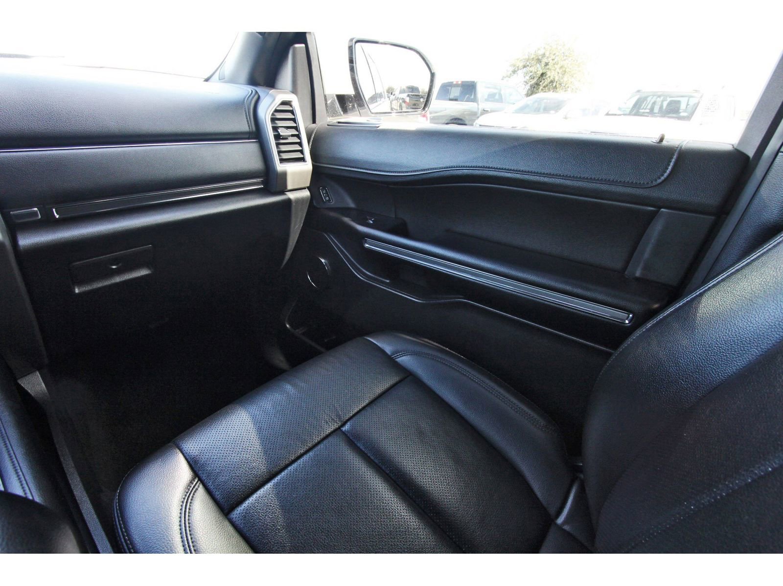 Used 2019 Ford Expedition XLT w/ Equipment Group 202A image 13