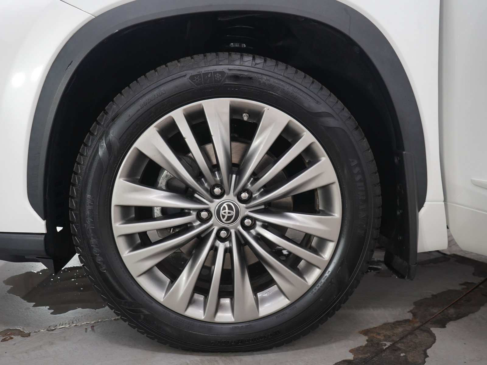 Used 2020 Toyota Highlander Platinum AWD/4WD image 34