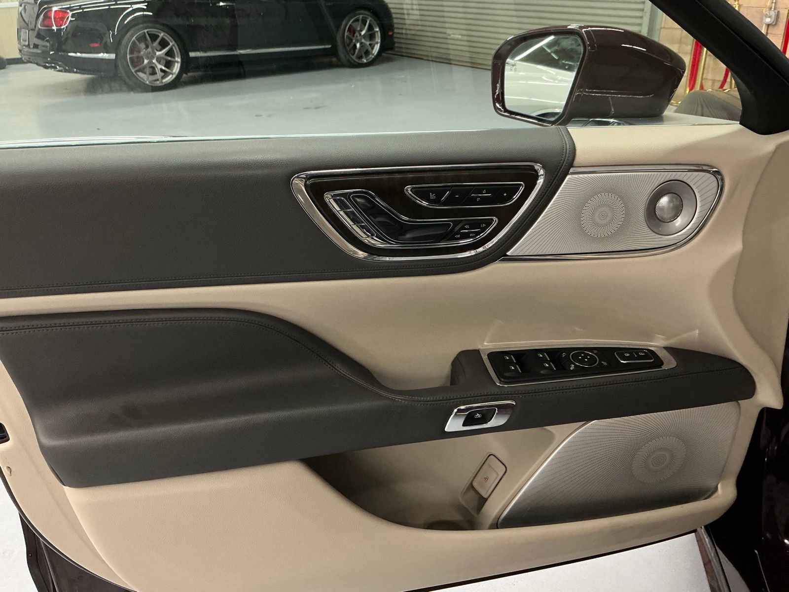 Used 2019 Lincoln Continental Reserve image 17