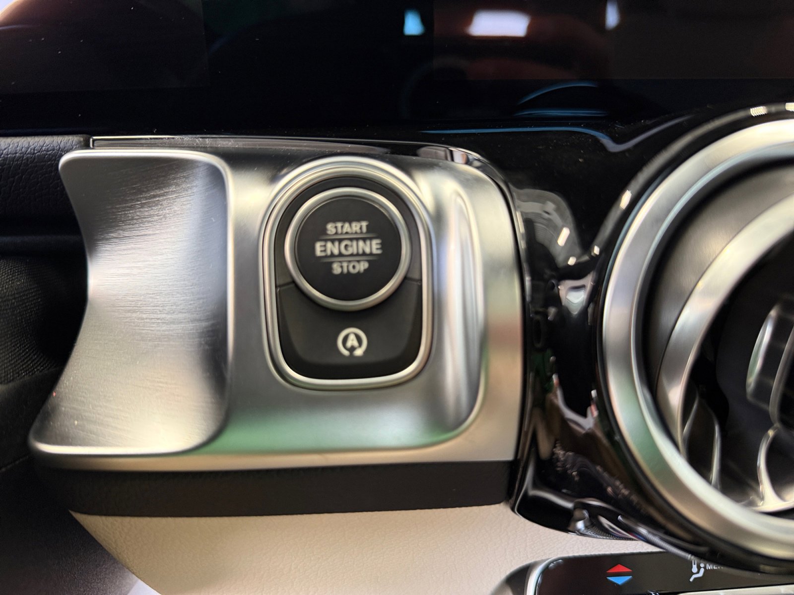 Used 2026 Mercedes-Benz GLB 250 4MATIC image 30