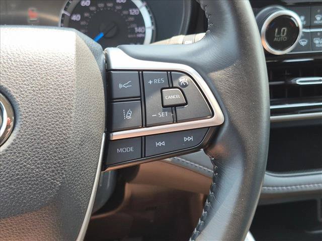 Used 2023 Toyota Highlander LE AWD/4WD image 13