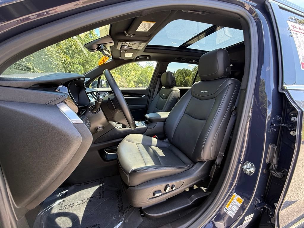 Certified 2025 Cadillac XT6 Premium Luxury FWD image 6