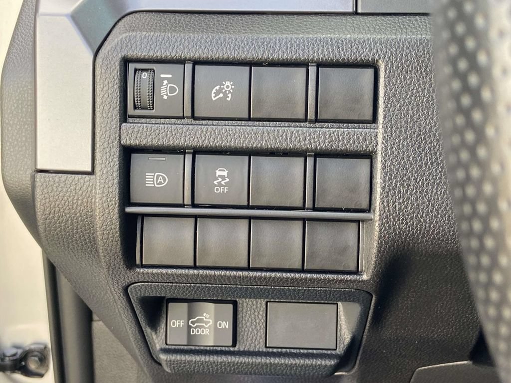 Used 2025 Toyota Tacoma SR5 AWD/4WD image 26