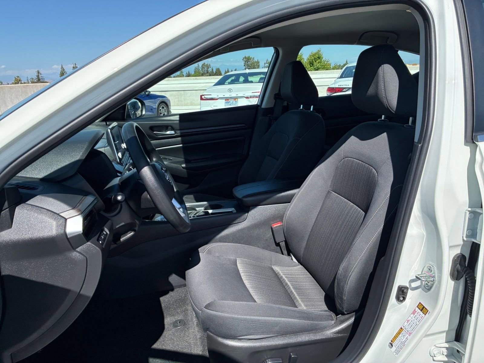 Used 2025 Nissan Altima 2.5 SV FWD image 27