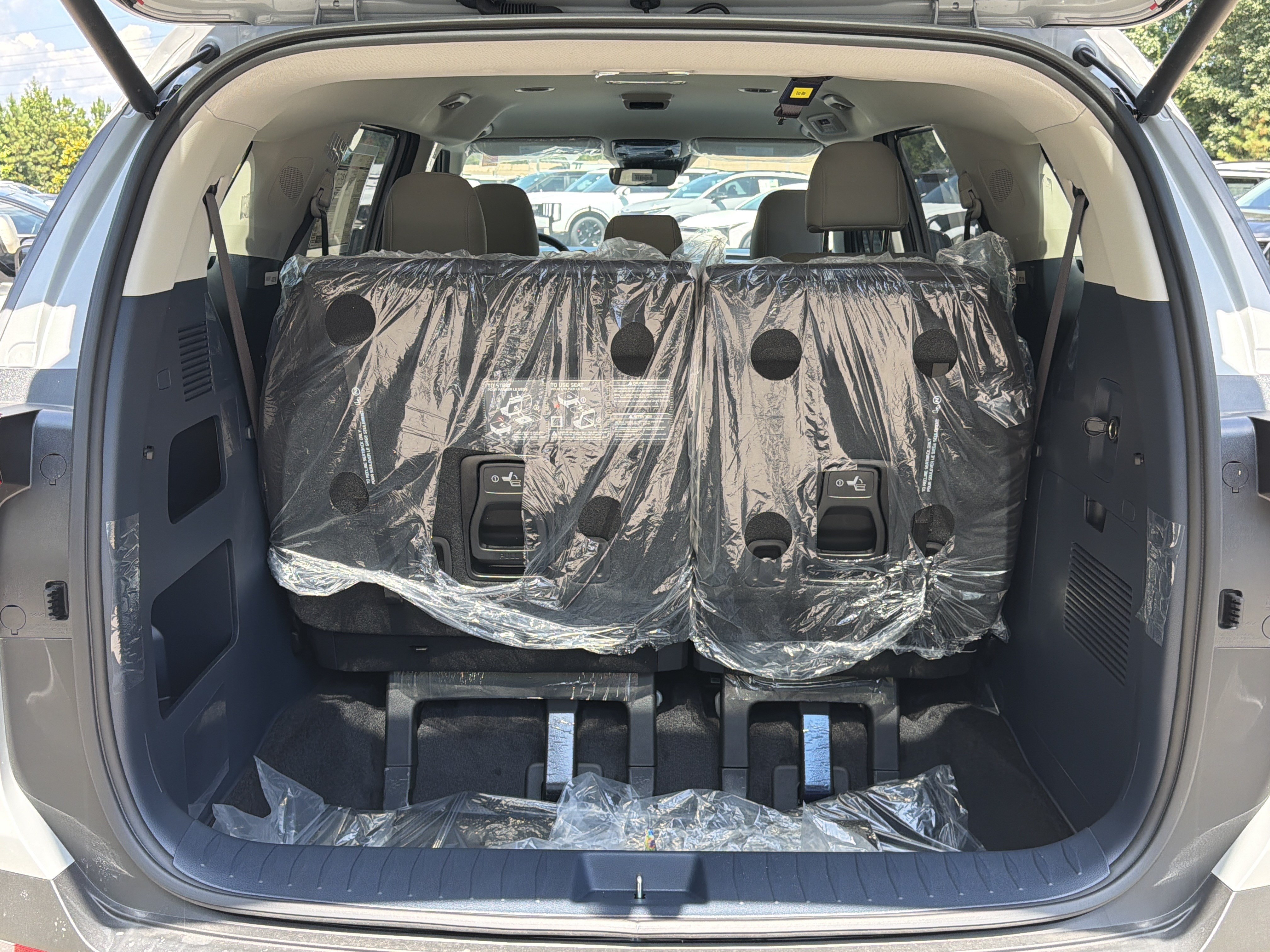 New 2026 Kia Carnival EX FWD image 28