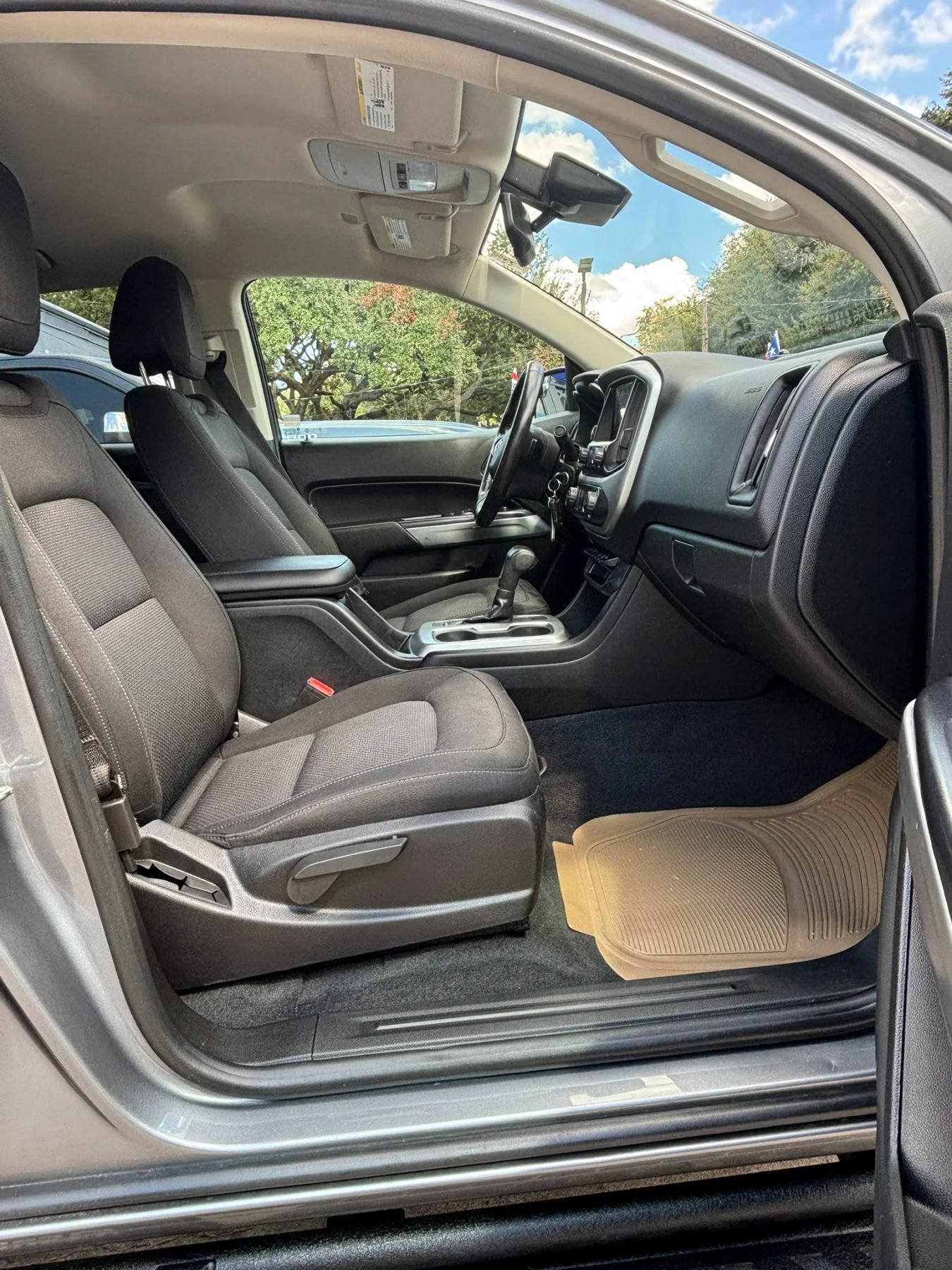 Used 2021 Chevrolet Colorado LT w/ Safety Package RWD image 16
