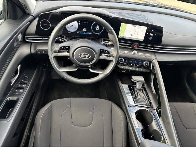 Used 2025 Hyundai Elantra SEL FWD image 23