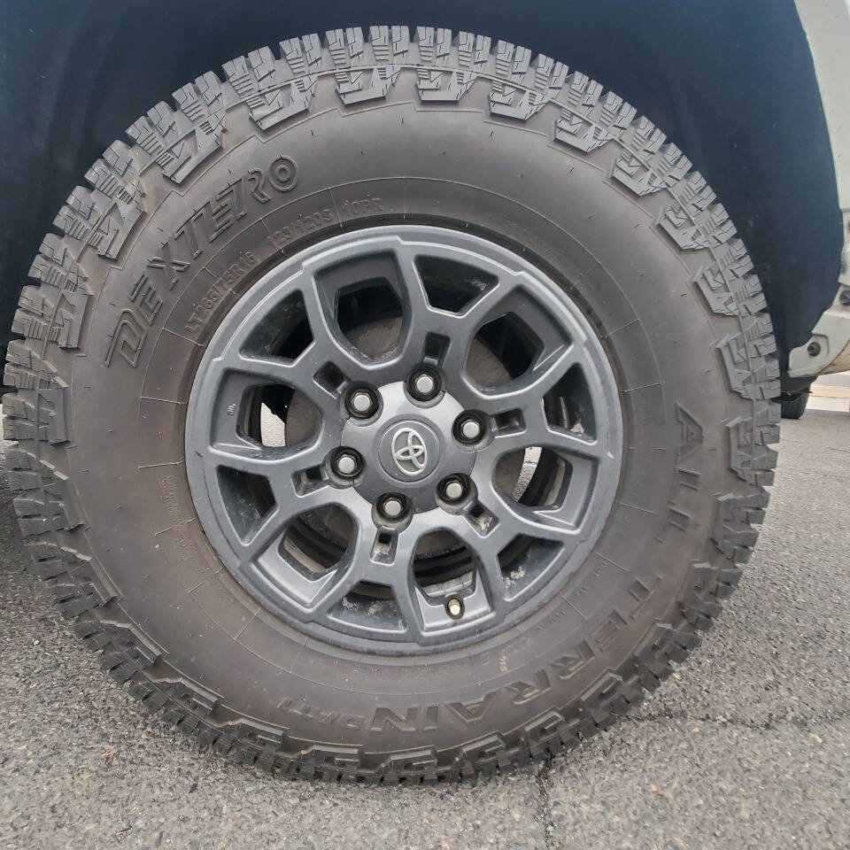 Used 2018 Toyota Tacoma SR5 image 30