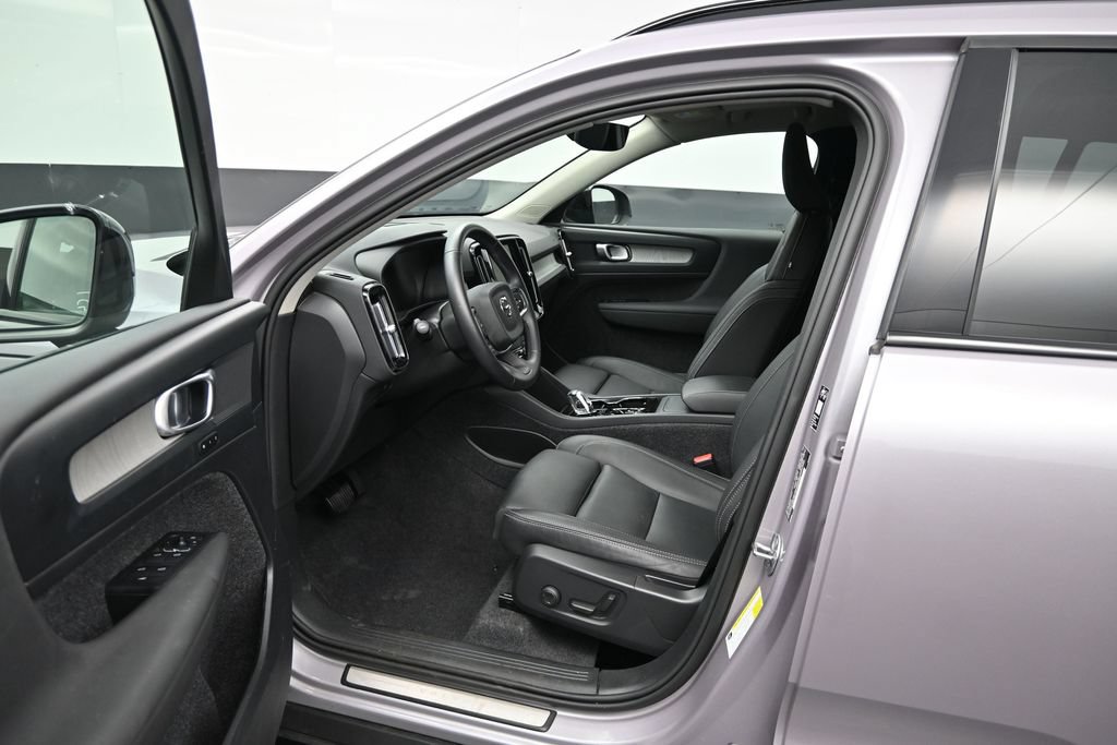 Used 2026 Volvo XC40 B5 Plus AWD/4WD image 9