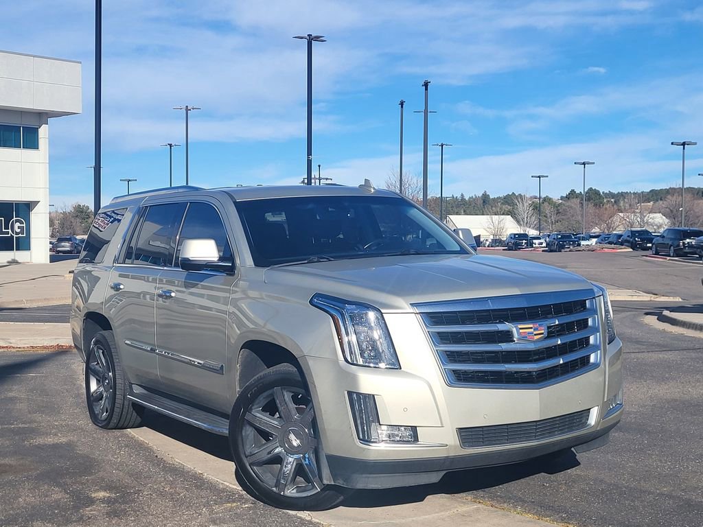 Used 2016 Cadillac Escalade Luxury image 2