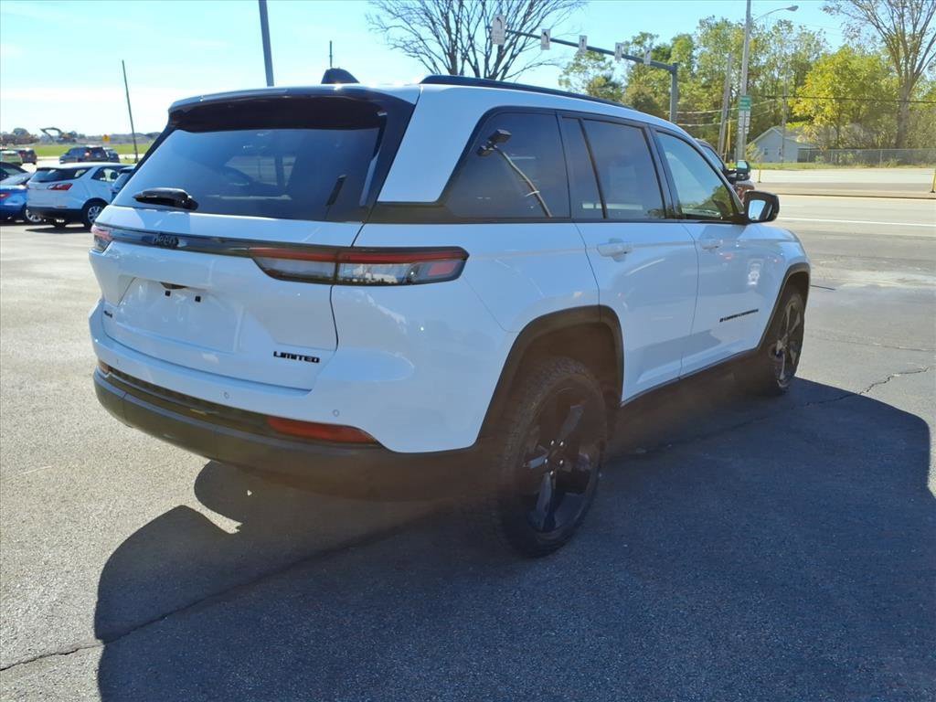 Used 2023 Jeep Grand Cherokee Limited w/ Black Appearance Package image 4