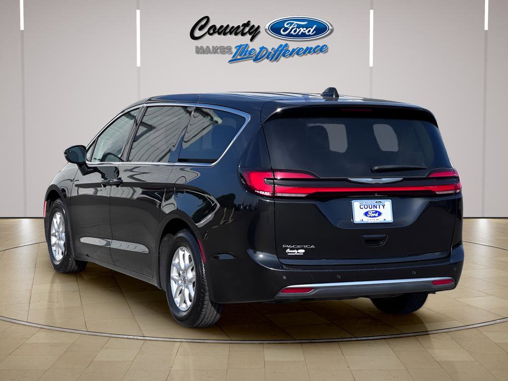 Used 2023 Chrysler Pacifica Touring-L FWD image 23