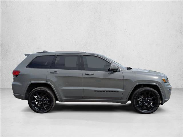 Used 2022 Jeep Grand Cherokee Laredo X AWD/4WD image 4