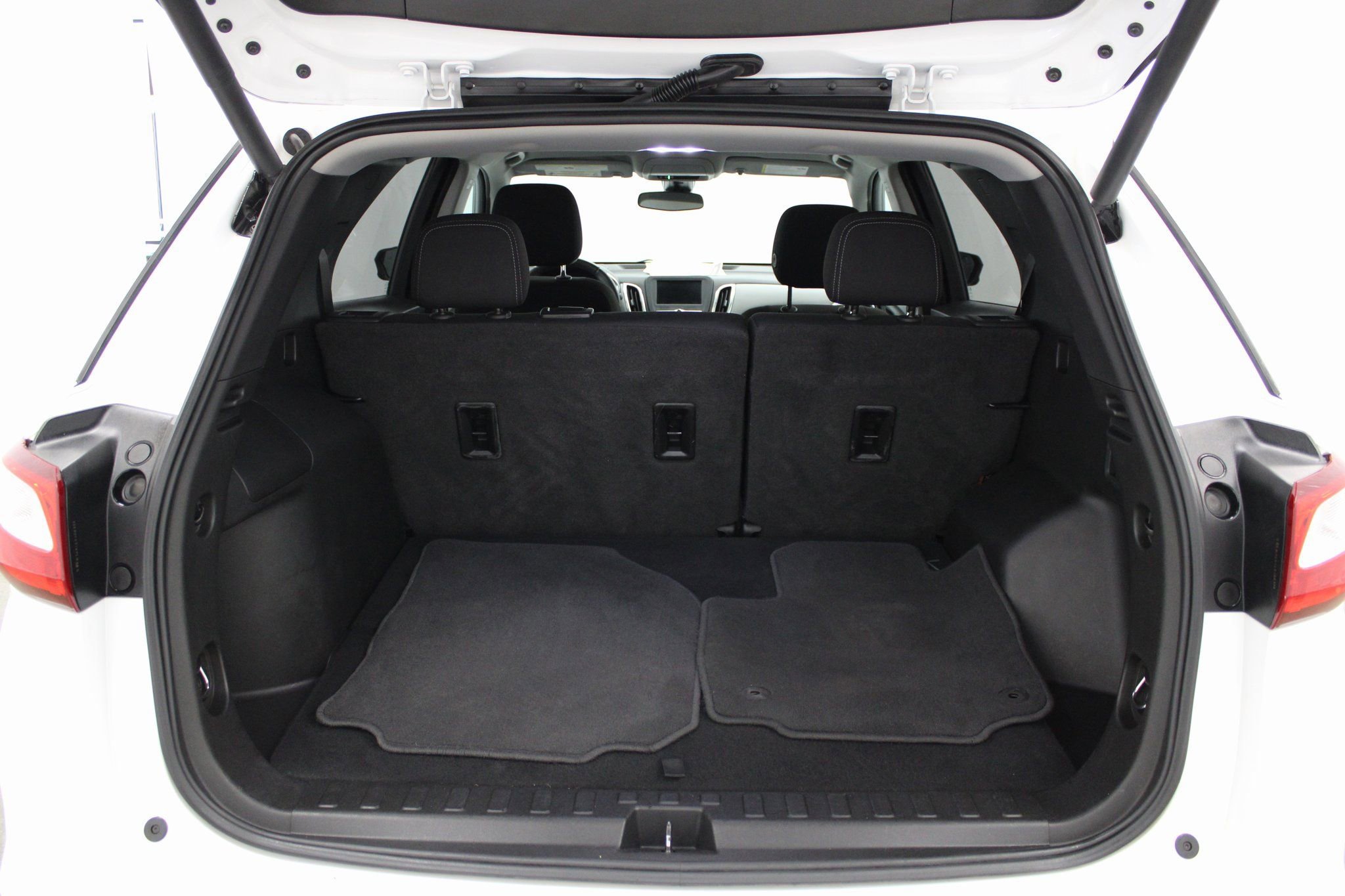 Used 2021 Chevrolet Equinox LT w/ Driver Convenience Package image 24