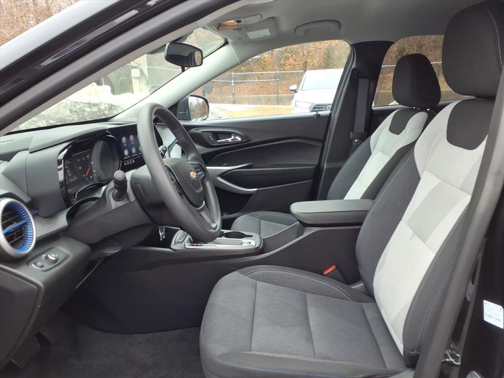 Used 2024 Chevrolet Trax LS image 12