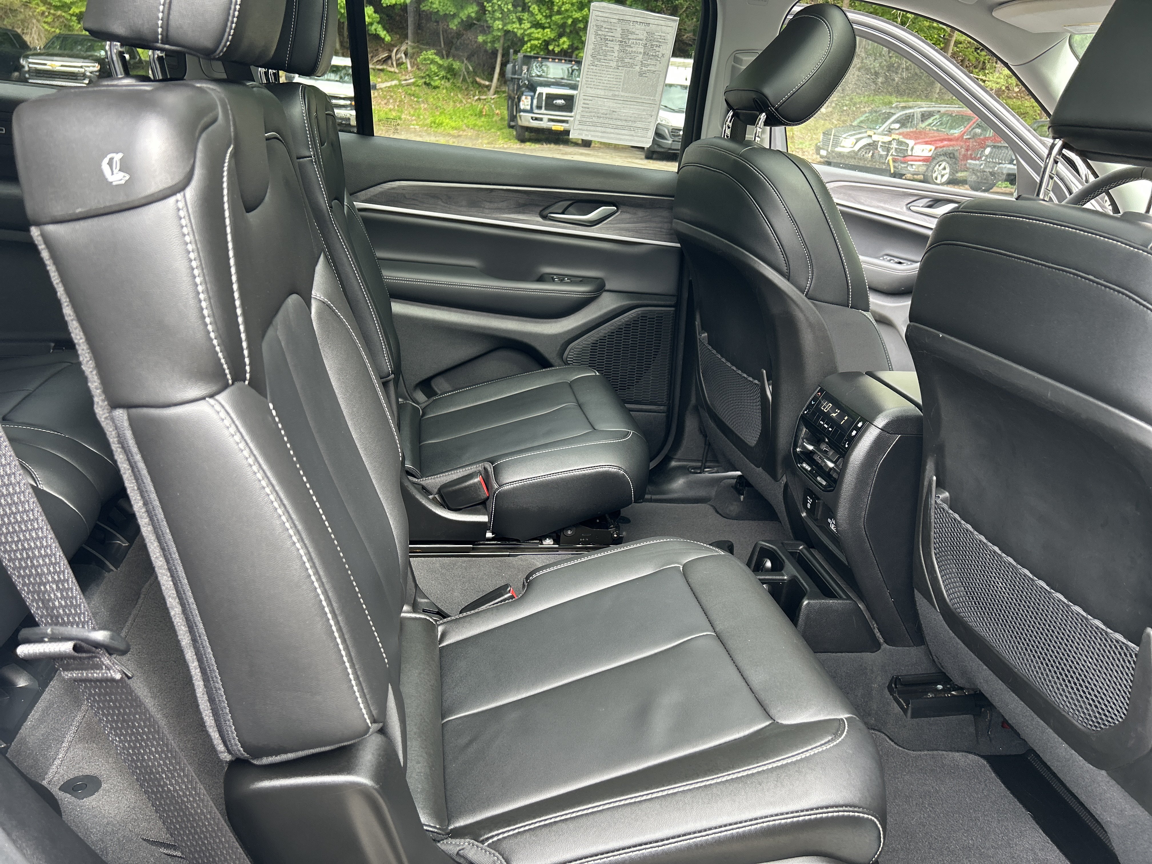 Certified 2023 Jeep Grand Cherokee L Limited w/ Black Appearance Package AWD/4WD image 17
