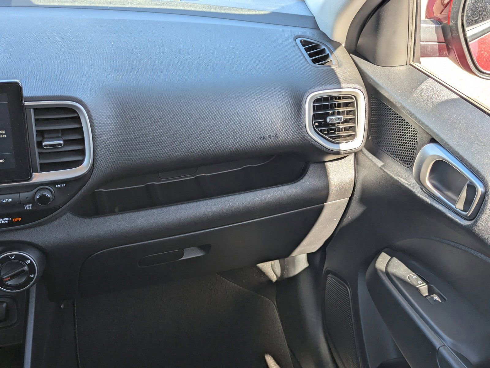 Used 2025 Hyundai Venue SE image 18