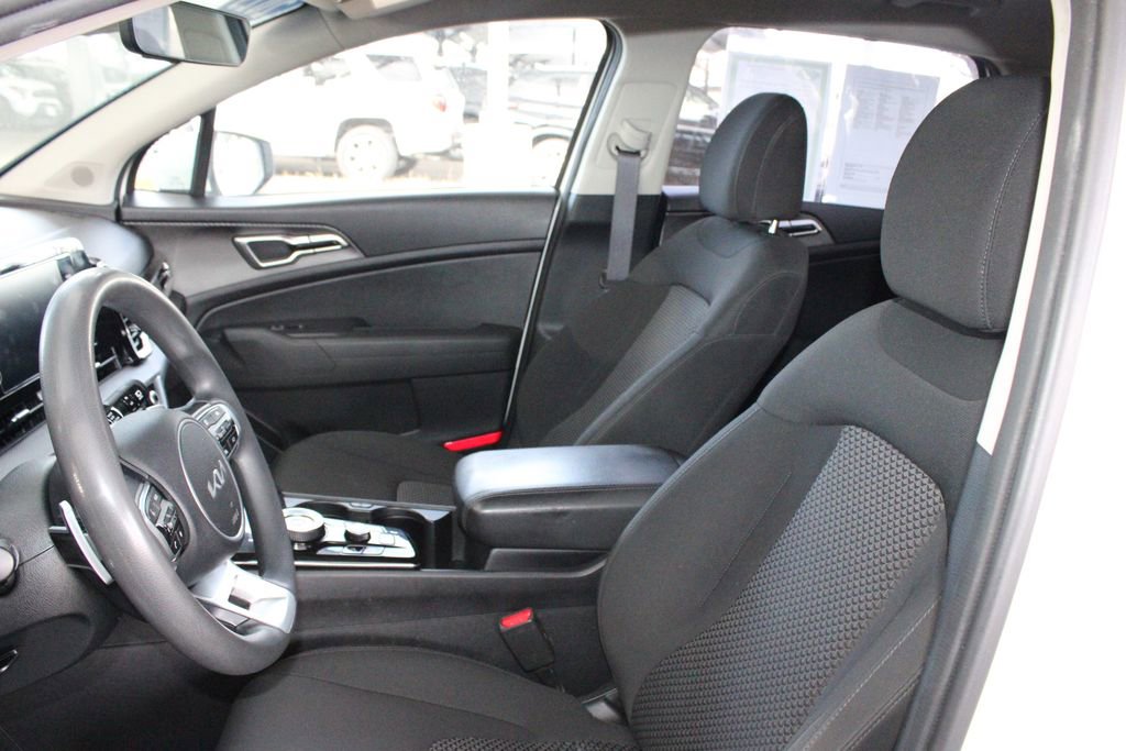 Used 2023 Kia Sportage LX image 7