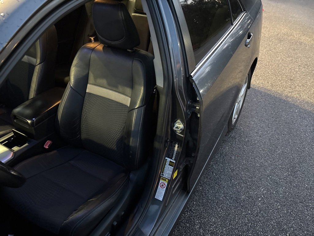 Used 2013 Toyota Camry SE image 2