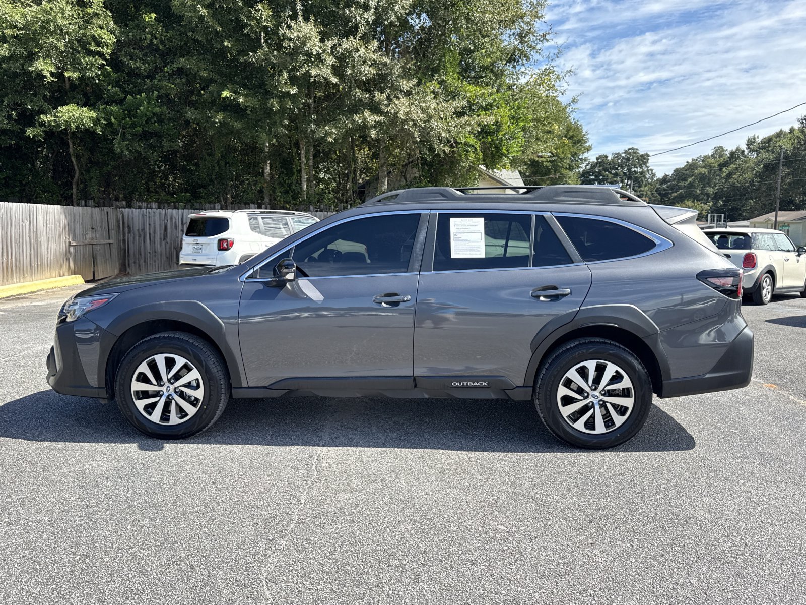 Used 2023 Subaru Outback Premium AWD/4WD image 2
